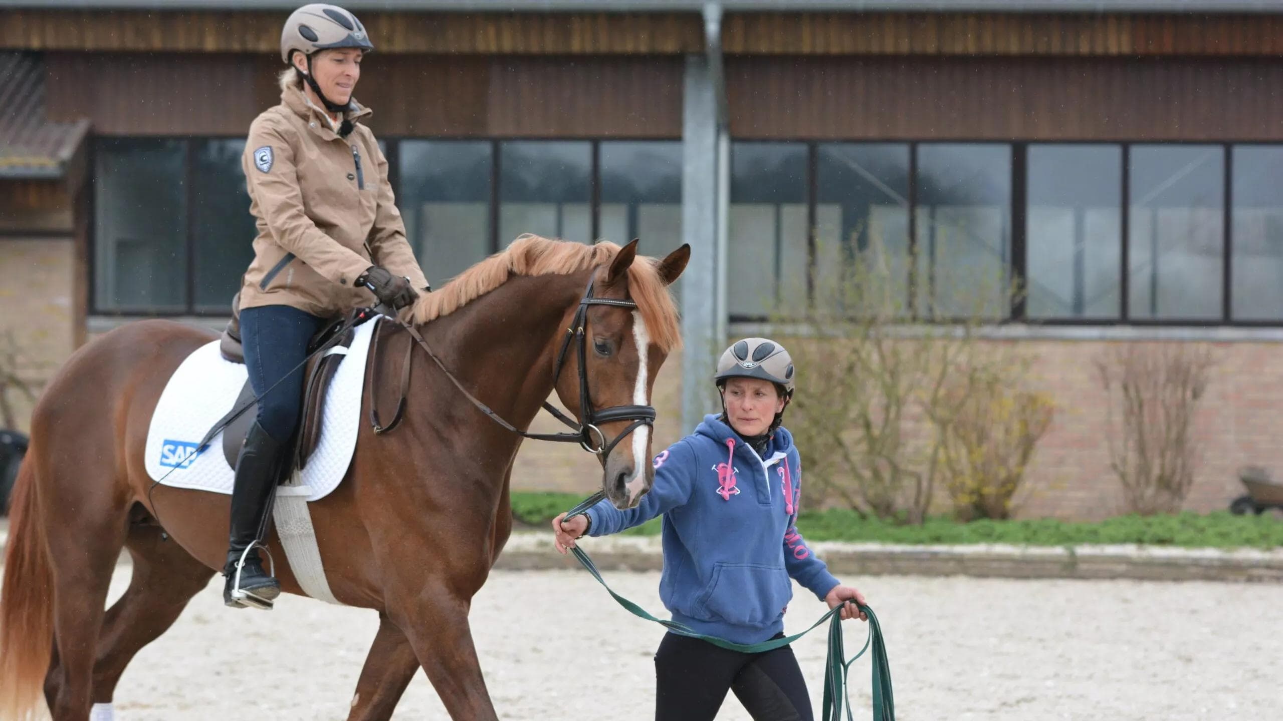 Os Benefícios dos Esportes Equestres para Cavaleiros e Cavalos
